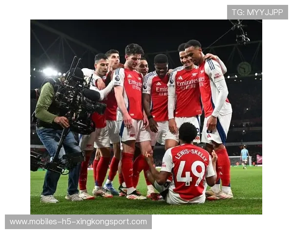 阿森纳内外线相互配合形成多点进攻