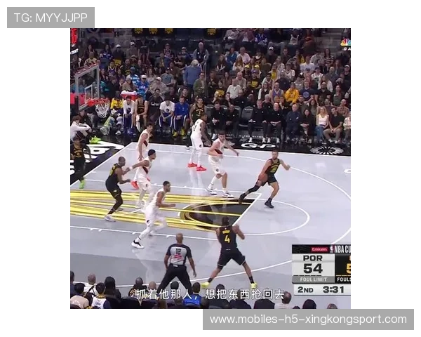 勇士依靠库里极远射程再度爆发,主场沸腾 勇士依靠库里极远射程再度爆发,主场沸腾