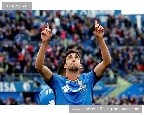 西甲巴萨中路突破频繁,对手防线吃紧——揭秘现代控球艺术